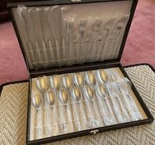 Velaze 30 Peice Flatware